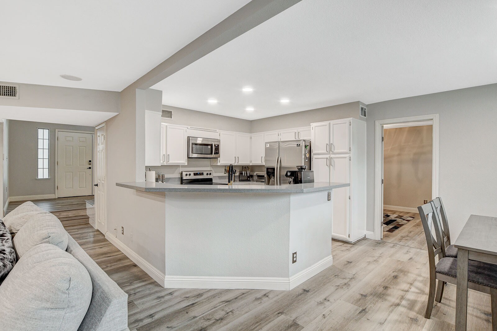 Building Photo - 2224 Lucerne Ct