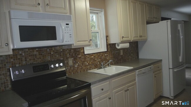 Building Photo - 11 Little River Ln