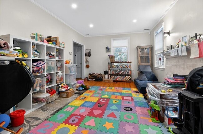 Building Photo - 4825 Butterworth Pl NW