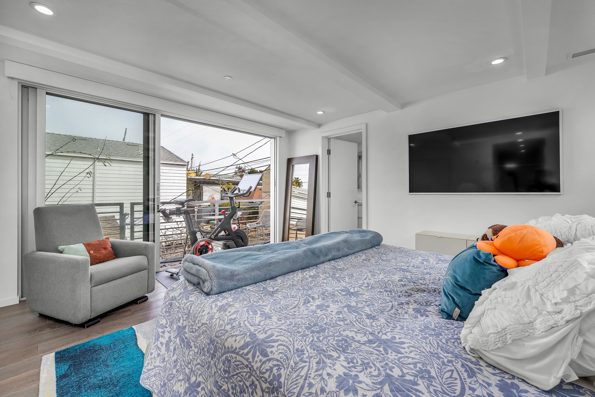 Separate Primary with own balcony - 718 Marine St
