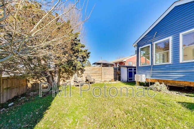 Building Photo - 1915 Henry Rd