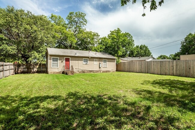 Building Photo - 10943 Desdemona Dr