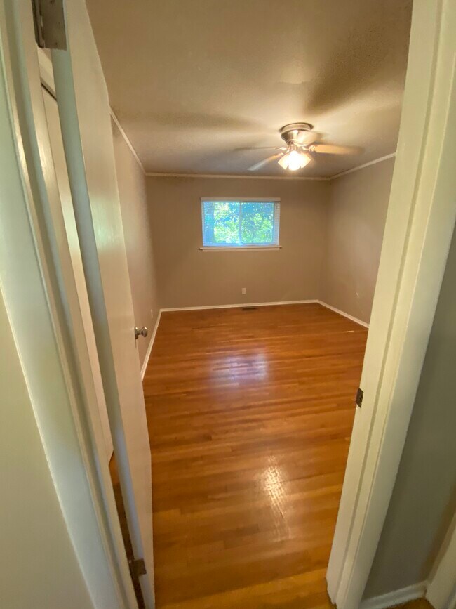 Building Photo - 147 Jewell Rd