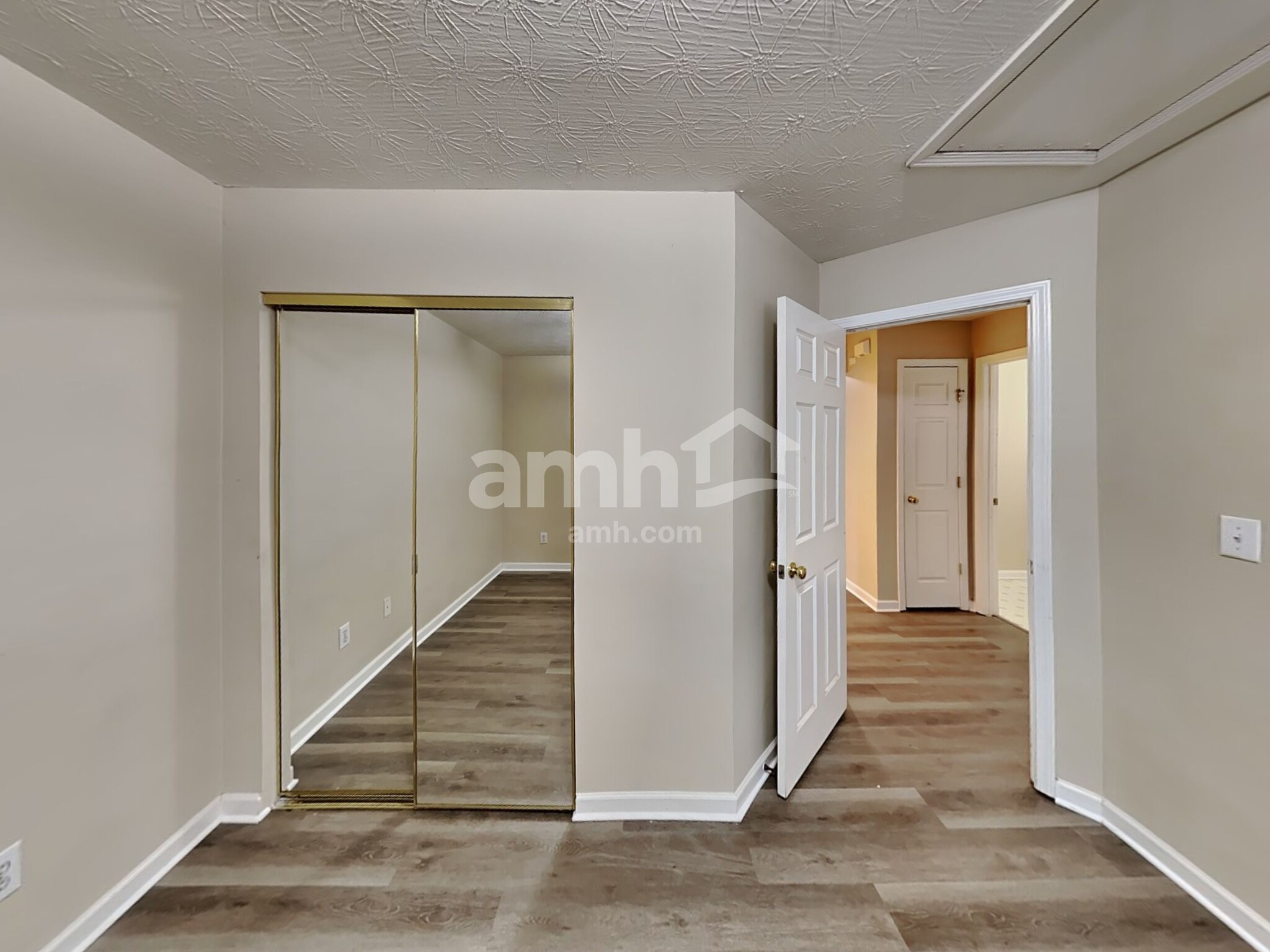 Building Photo - 204 Arrowhead Dr