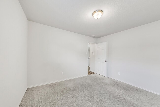 Building Photo - 1604 Lil Larry Dr