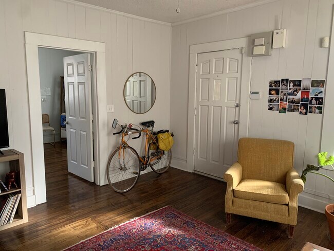 Building Photo - 513 19th Ave N