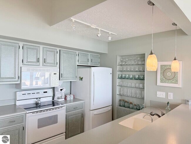 Building Photo - 776 N Yacht Club Dr