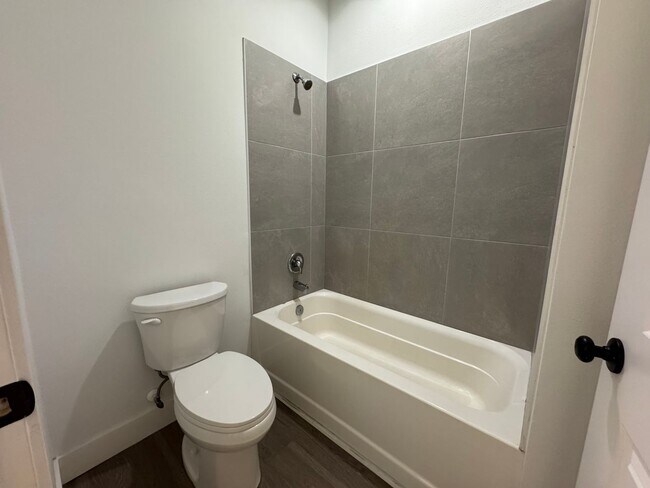 Building Photo - BEAUTIFUL 4 BD/2 BA Home in Palm Bay! Great Location!