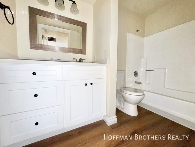 Building Photo - 9233 Van Nuys Blvd