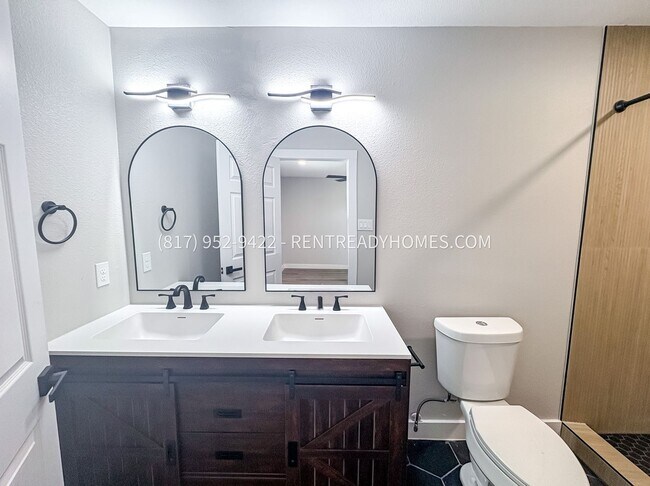 Building Photo - 6023 Heatherbrook Dr