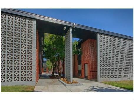 Building Photo - 1325 W. Lindsey