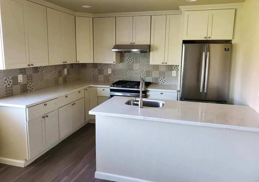 Building Photo - 1940 Peabody Rd