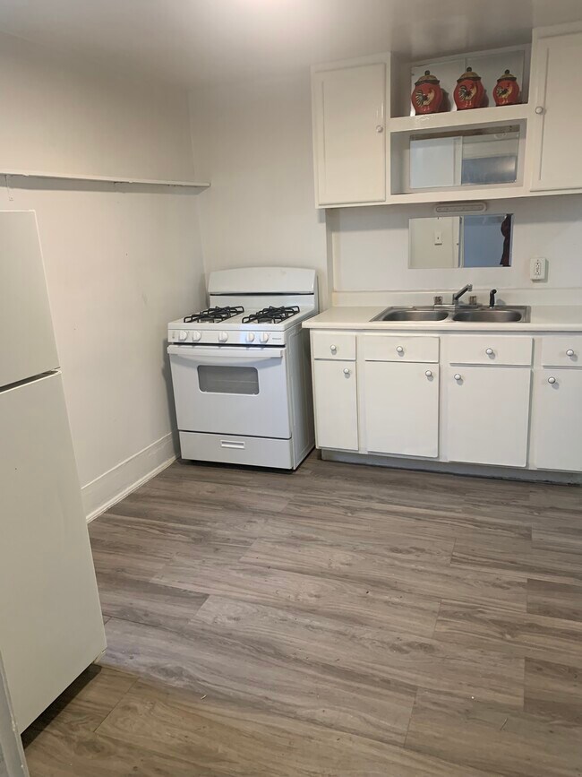 Building Photo - 311 Lee St W