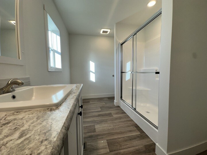 Building Photo - 16 Lapin St