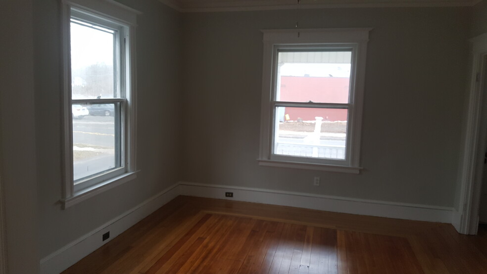Building Photo - 17 Naubuc Ave