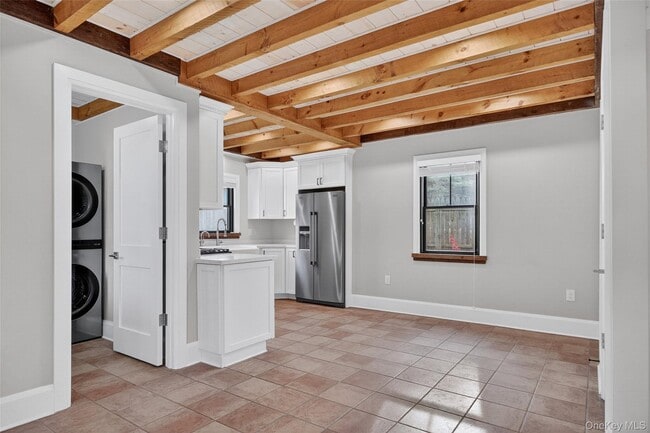 Building Photo - 52 Ackerman St