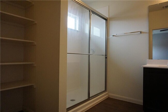 Building Photo - 351 Musgrav