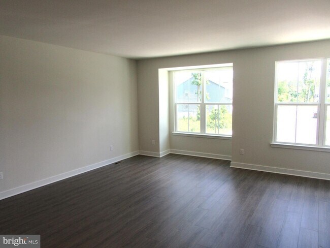 Building Photo - 4355 Reusch Cir