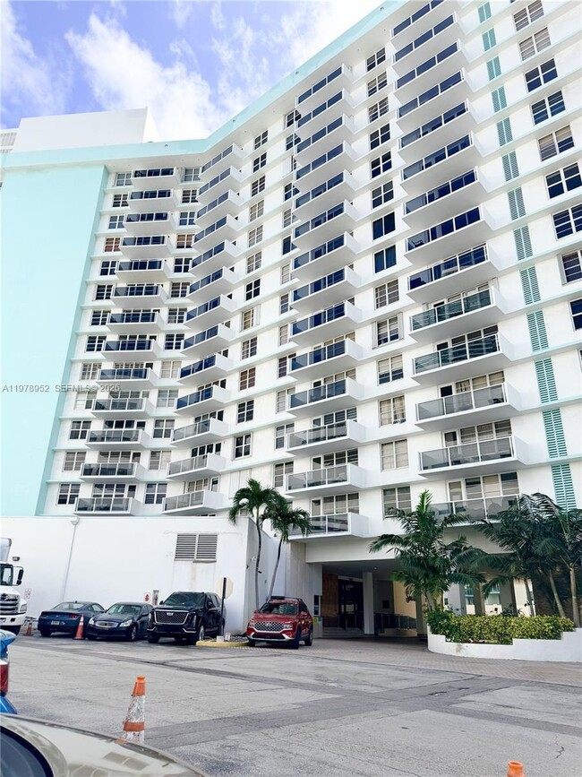 Building Photo - 3725 S Ocean Dr