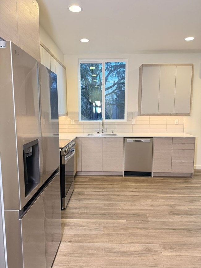 Building Photo - Brand New 3bd Townhome!