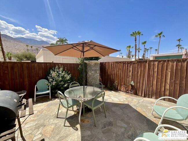 Building Photo - 1111 E Palm Canyon Dr