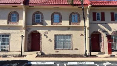 Building Photo - 3064 Riverside Dr