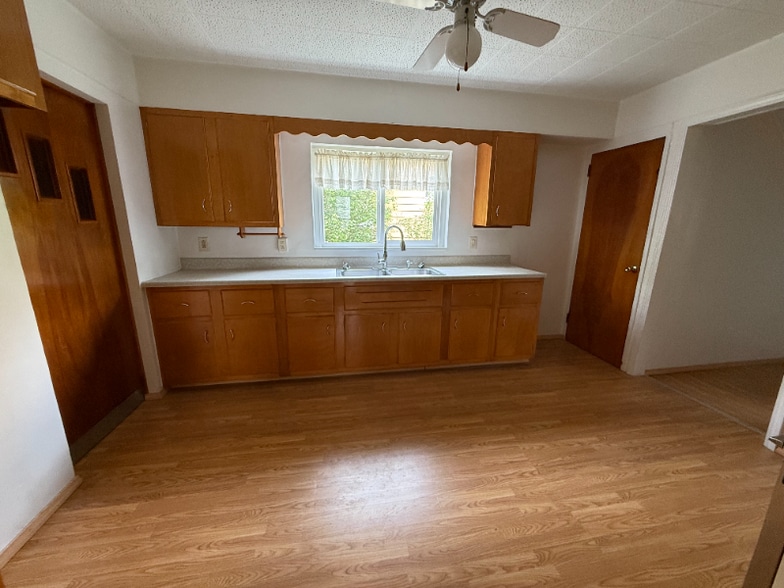 Building Photo - 102 W Chartes St