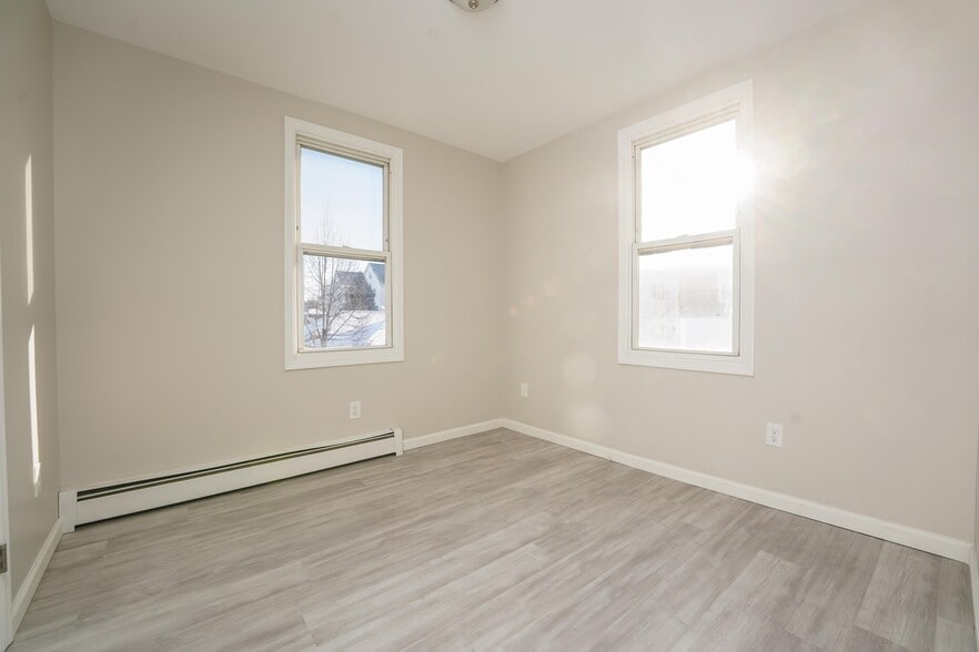 Building Photo - 104 Cambridge Ave