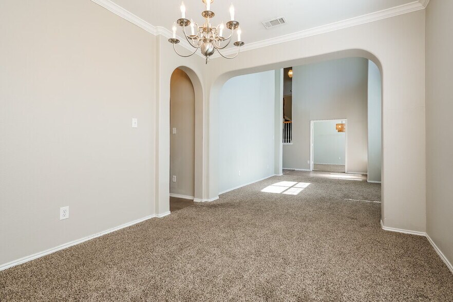 Building Photo - 925 Trailwood Dr