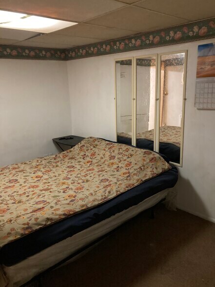 Full bed or futon Bdrm - 764 Lenore Ln