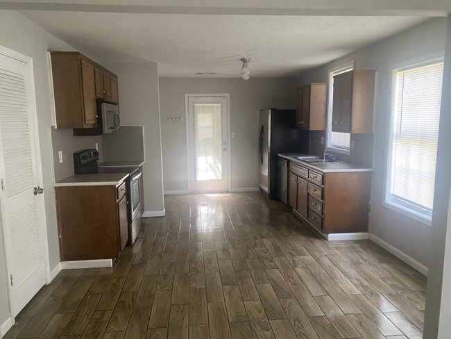 Building Photo - 5091 Farm Valley Dr NE