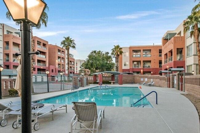 Building Photo - Beautifully Upgraded Park Avenue Condo Ava...
