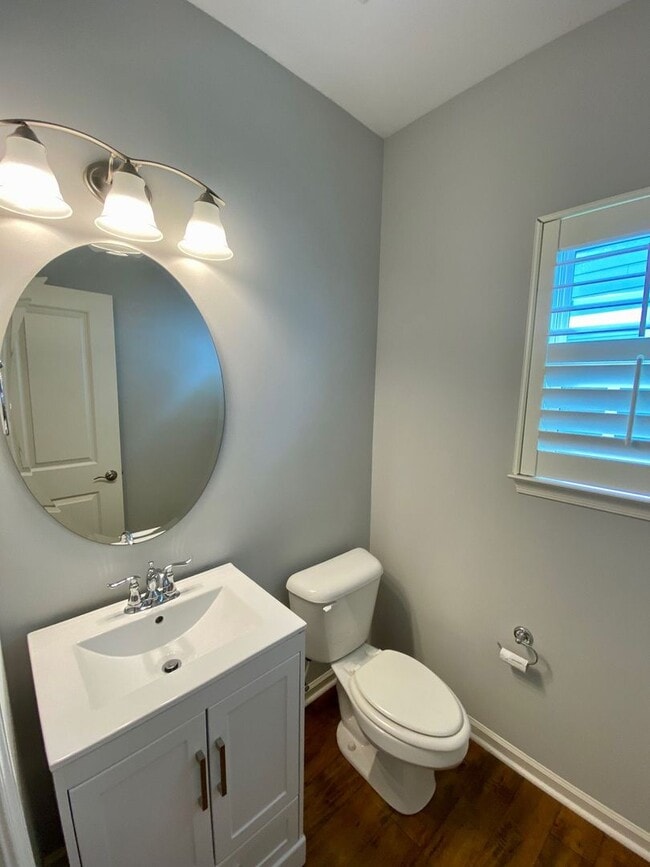 Building Photo - Introducing a stunning Condo with a coasta...