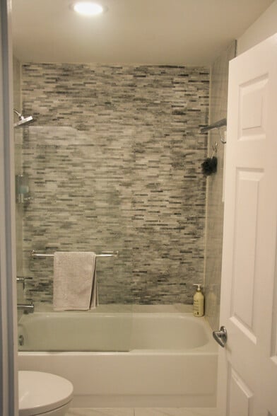 inside second bathroom - 104 Surfview Dr