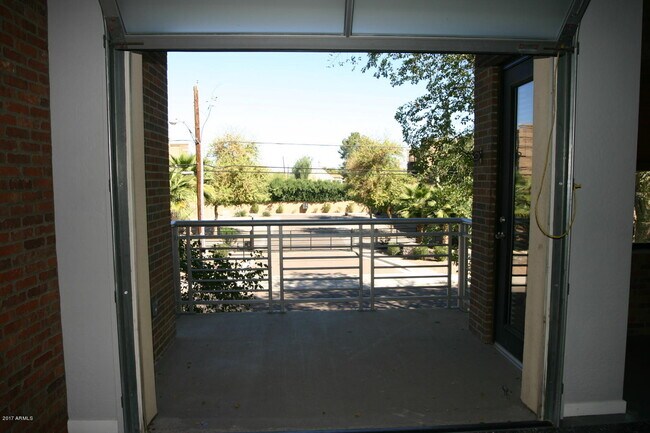 Building Photo - 914 E Osborn Rd