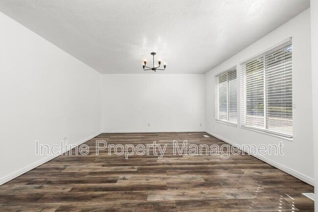 Building Photo - 10551 Violet Dr