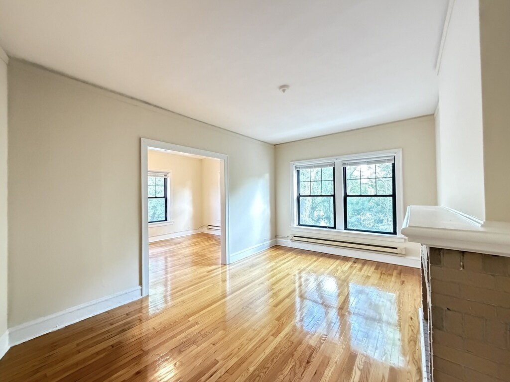 Building Photo - 805 Dempster St