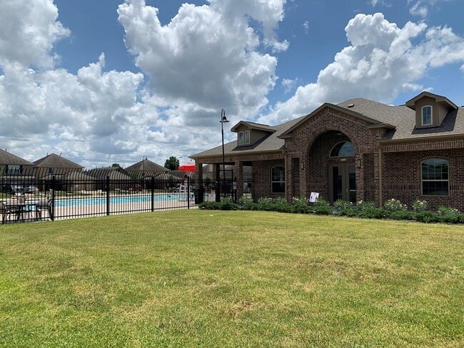Building Photo - 5750 Kyle Cove Dr