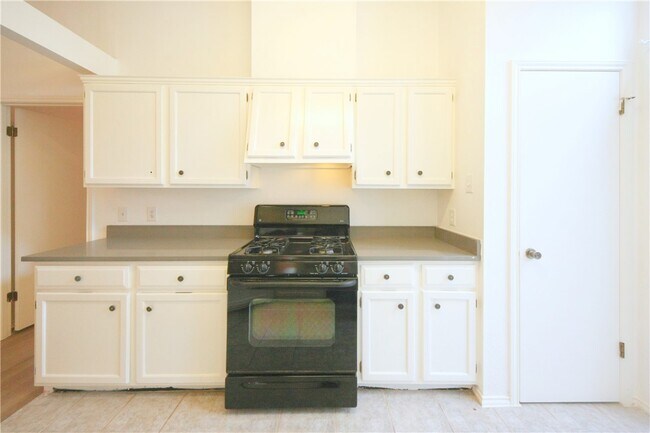 Building Photo - 8200 Cahill Dr