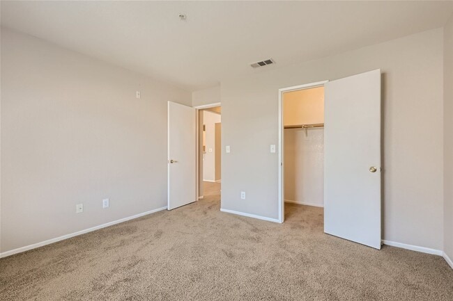 Building Photo - 1 Bedroom Condo in Gated Community at Laguna Del Ray!