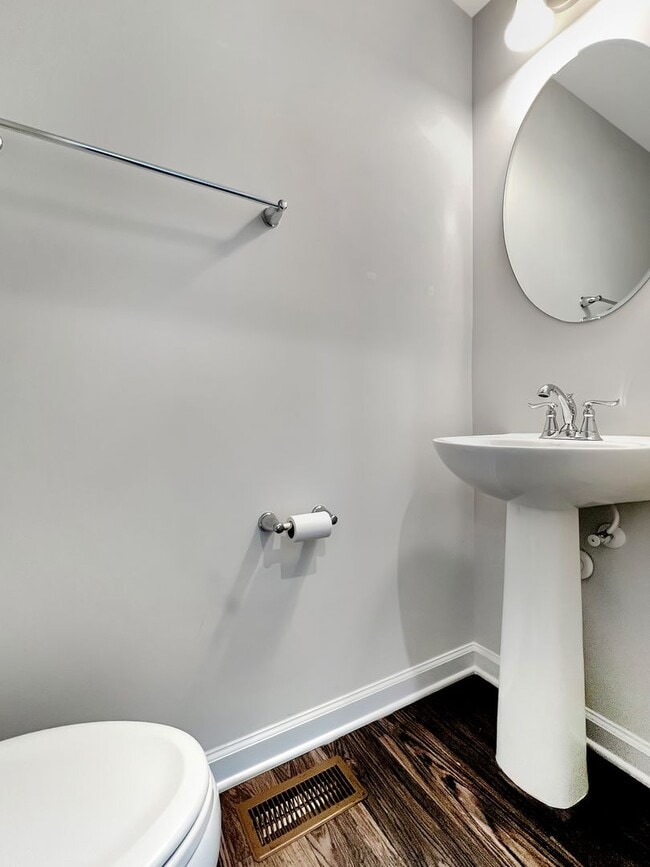 Building Photo - Move-In Ready Townhome with Finished Basem...