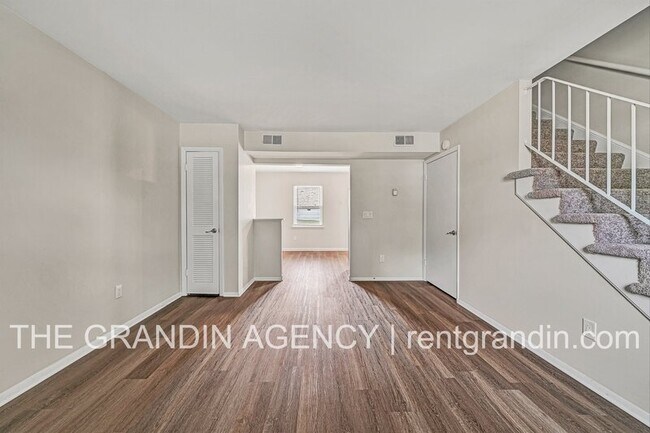 Building Photo - 2163 Mulberry St