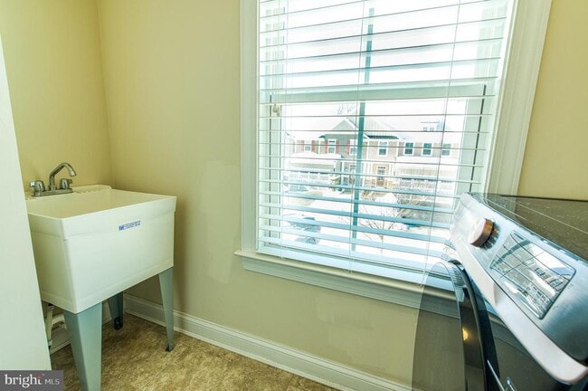 Building Photo - 315 Quarry Point Rd