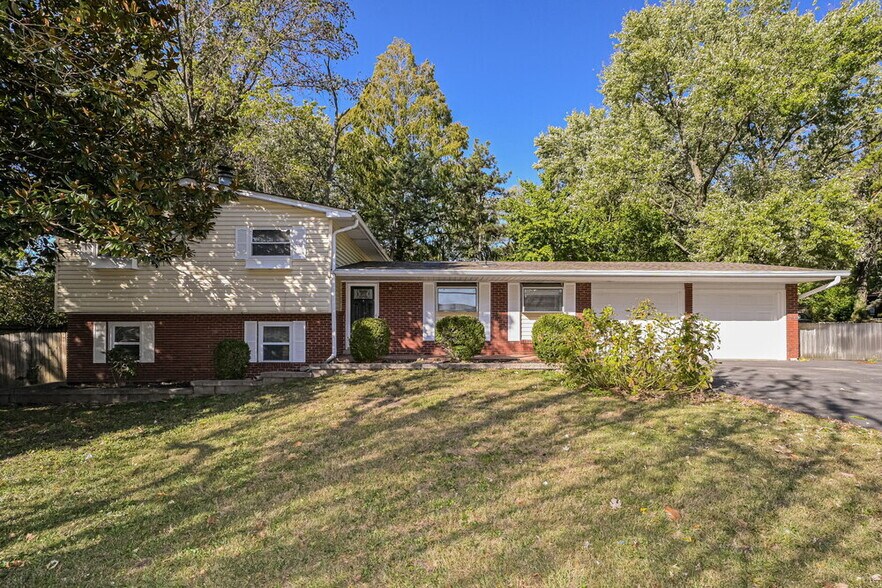 Primary Photo - 3935 Parker Rd
