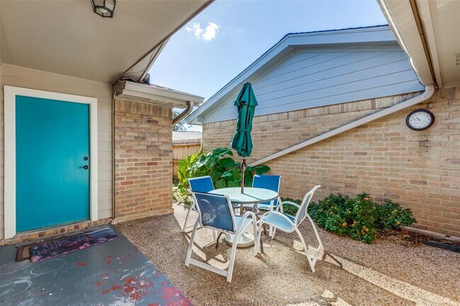 Building Photo - 11127 Pinehurst Dr