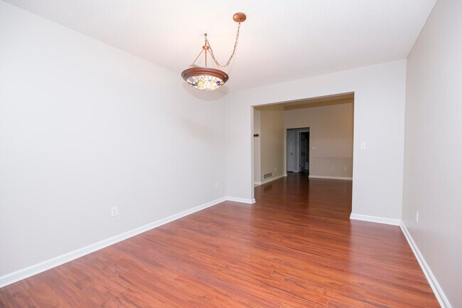 Building Photo - 901 Norman Dr