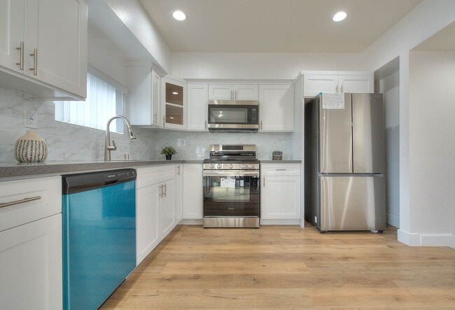 Building Photo - 11726 Hamlin St