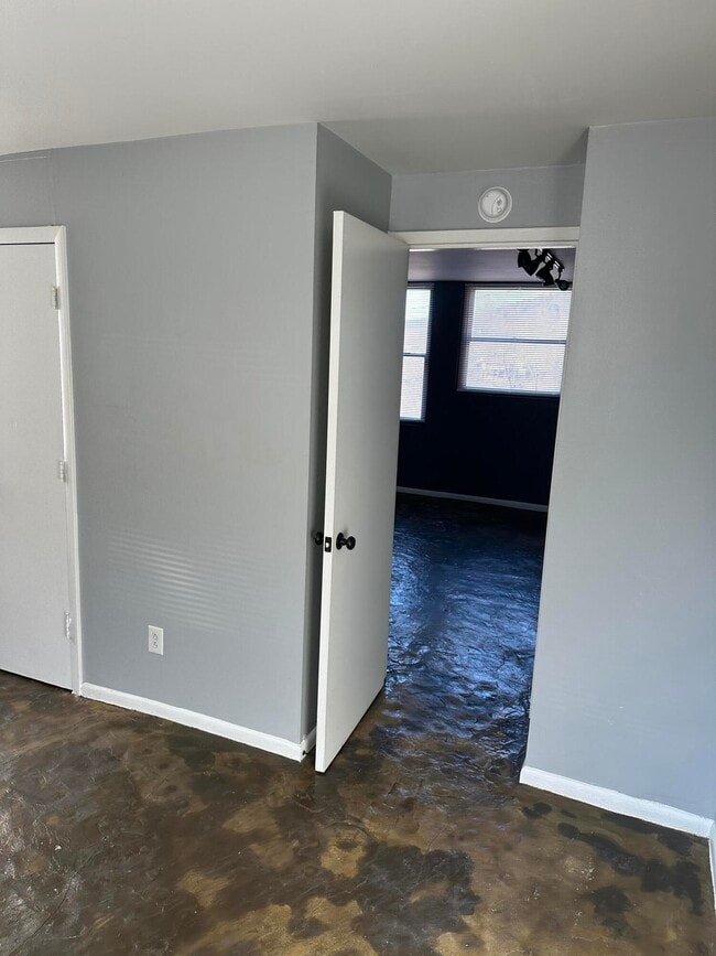 Building Photo - 703 Wilkinson Blvd