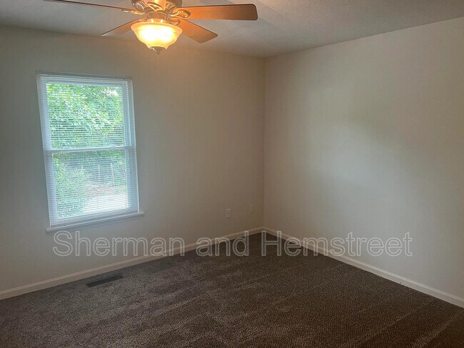 Building Photo - 301 W Clifton Ave