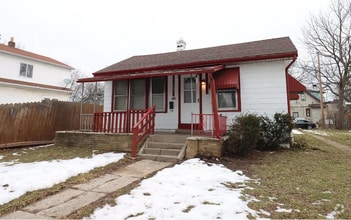 Building Photo - Updated Quaint Single Family Home Availabl...